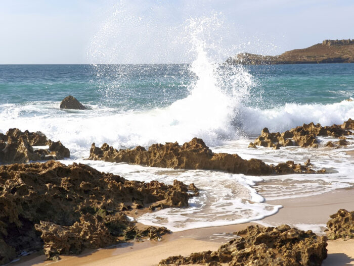 Brandung mit Gischt vor Porto Covo Portugal 5